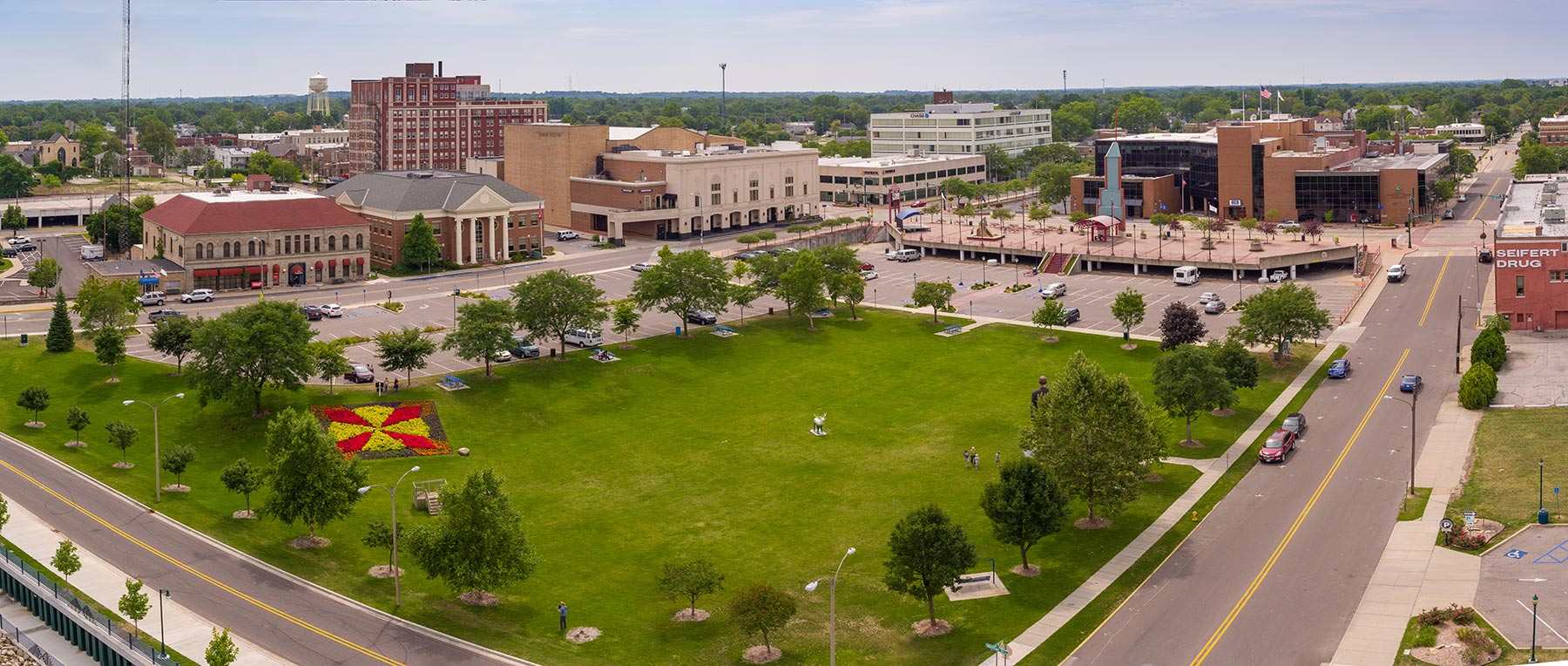 Downtown-Elkhart-Indiana-Civic-Plaza-Hotel-Elkhart